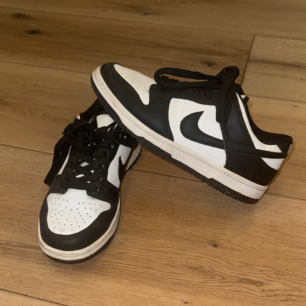 Nike Men's Classic Black and White Sneakers